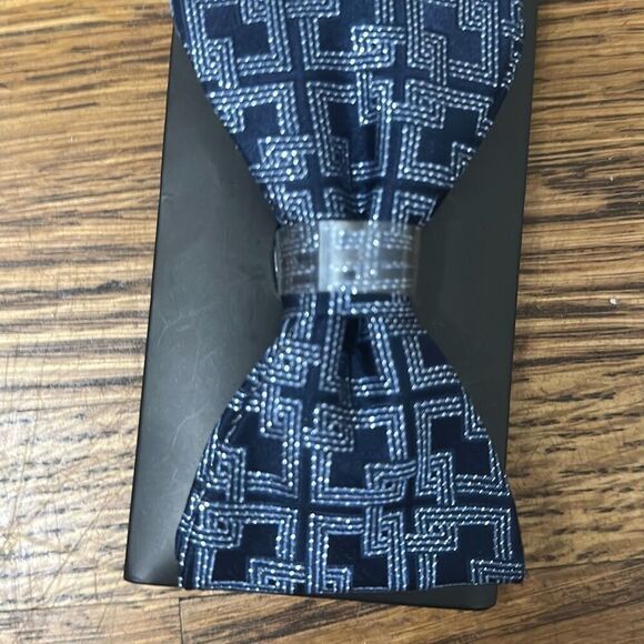 NWT Pronto Uomo Mens Blue Geometric Bow Tie - Picture 3 of 5